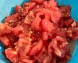 Makaron z sosem z tuńczyka i świeżych malinowych pomidorów krok przepisu 1 zdjęcie