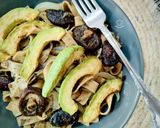 Foto del paso 8 de la receta Tagliatelle de boletus trufado con shiitake y aguacate frito