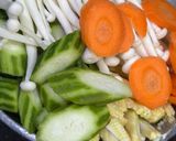 Gambar langkah 1 resipi Petola & Cendawan Shimeji Tumis Berkuah Telur.
