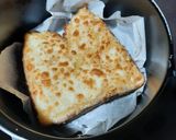 Foto langkah ke 6 dari resep Hokkaido Cheese Toast.