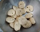 A picture of step 3 of Bedmi Puri.
