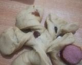 A picture of step 11 of Sausage flower bread.
