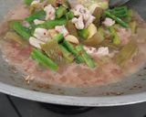 Foto langkah ke 3 dari resep Tumis Pare Sayur Asin.