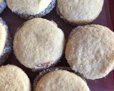 Foto del paso 3 de la receta: Alfajor de maizena!!