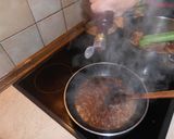 Φωτογραφία βήματος 7 της συνταγής Μοσχαράκι με μελωμένες πατάτες στην κατσαρόλα