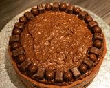 A picture of step 6 of Malteaser & Wispa no-bake Cheesecake.