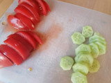 Vegetarian snack με αγγούρι και ντομάτα