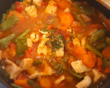 Foto del paso 4 de la receta: Estofado de pavo con verduras sobre cama de patatas al vino