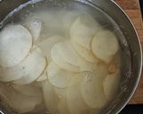 A picture of step 2 of Crispy batata chips for fasting (upvasache crispy batata chips).