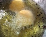 A picture of step 3 of Aloo ke pakorey.