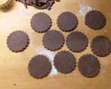 Foto del passaggio 4 della ricetta Biscotti integrali al cacao