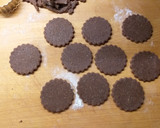 Foto del passaggio 4 della ricetta Biscotti integrali al cacao