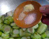 Foto langkah ke 4 dari resep Oyong Kuah Bakso Ikan.