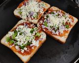 બ્રેડ પીઝા (Bread Pizza Recipe In Gujarati) રેસીપી સ્ટેપ2ફોટો