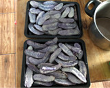 Foto del paso 3 de la receta: Papas negras al horno