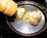 Foto del paso 5 de la receta: Papas achatadas, gratinadas !!!