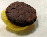 Foto del paso 5 de la receta: Galletitas montadas de coco y algarroba