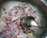A picture of step 2 of Lehsuni Methi Paneer.