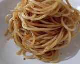 Foto langkah ke 5 dari resep Spaghetti Aglio Olio con Salsiccia.