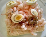 Foto del paso 1 de la receta: Rebanada de gambas con huevo y eneldo