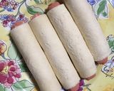 Foto langkah ke 3 dari resep Roti gulung sosis keju.