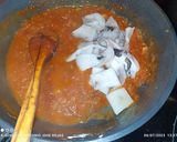 Foto del paso 6 de la receta: Rape en salsa con langostinos y sepia