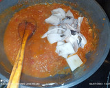 Foto del paso 6 de la receta: Rape en salsa con langostinos y sepia
