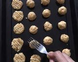 Foto langkah ke 6 dari resep Cornflakes Cheese Cookies.