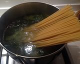Foto del passaggio 7 della ricetta Pasta con le sarde