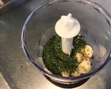 Une image de l'étape 1 de Tartinade express ail et persil.