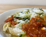 Foto del paso 4 de la receta: Pasta con espaguetis de calabacín y salsa boloñesa