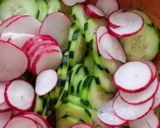 Foto del paso 2 de la receta: Ensalada cremosa de rábano, pepino y apio