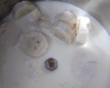 A picture of step 2 of Banana milkshake.