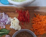Foto langkah ke 1 dari resep Tumis Labu Siam, Wortel, dan Rebon.