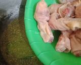 Foto langkah ke 2 dari resep Kepala Ayam Goreng Ungkeb Bumbu Instan.