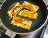 صورة لخطوة 3 من وصفة ساندويتش بالجبنه الحلوم وسويت شيلي 🌯