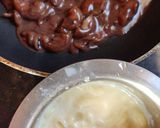 A picture of step 2 of White and chocolate Pasta dessert.
