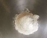Une image de l'étape 1 de Pâte brisée épeautre lait cannelle.