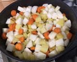 Une image de l'étape 9 de Pommes de terre, carottes et navets marteaux fruités.
