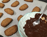 Foto del paso 5 de la receta: Galletas integrales de jengibre con chocolate puro