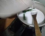 Foto langkah ke 3 dari resep Bubur Sumsum Super Lembut.