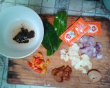 Foto langkah ke 1 dari resep Kerang Asam Manis.