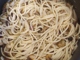 Espaguetis con gambas y jamón
