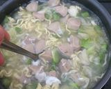 Foto langkah ke 5 dari resep Hotpot indomie ala ibu.