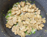 Foto del paso 2 de la receta: 🥟🍗🥓🍄‍🟫Empanadas de pollo desmechado, panceta, verdeo y champiñones 🍄‍🟫 🥓🍗🥟Masa de papa