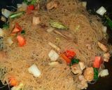 Foto langkah ke 4 dari resep Bihun ayam nyemek.