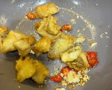 Foto langkah ke 5 dari resep Gurami Lada Garam ala Mama Asi / yLoVeA.