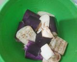 Foto langkah ke 1 dari resep Sambal terong teri sederhana.