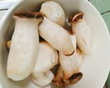 Hình bước làm 1 của món Nấm đùi gà kho (món chay)