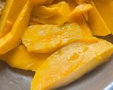 A picture of step 1 of Mango mastani.